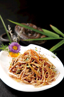 茶树菇牛肉丝 