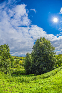 蓝天白云户外草地