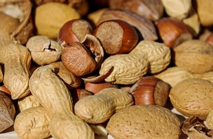 带壳花生