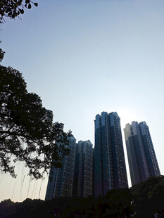 蓝天下的建筑