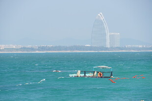 漂浮的小船