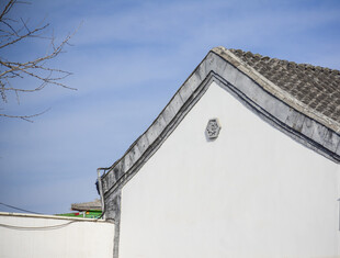 白墙灰瓦建筑