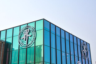 现代玻璃幕墙建筑