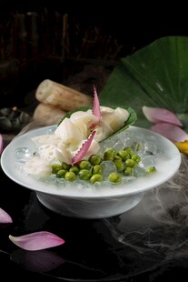 黄金笋拼鲜莲子