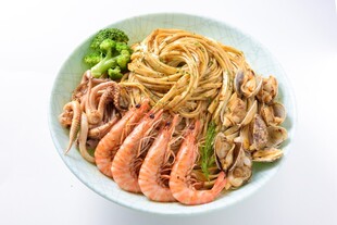          鲜虾鱿鱼面 