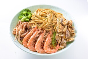          鲜虾鱿鱼面 