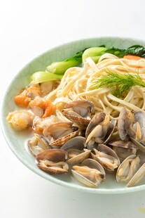          鲜虾鱿鱼面 