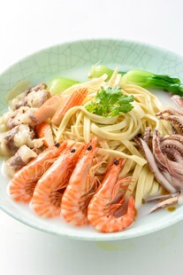 鲜虾鱿鱼面 