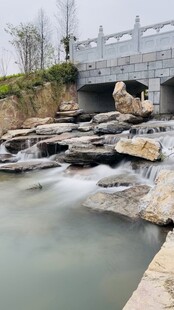 峡谷溪流