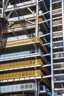 现代工业风多层框架