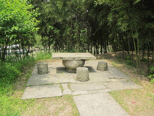 石桌