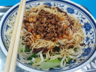 诱人的炸酱面