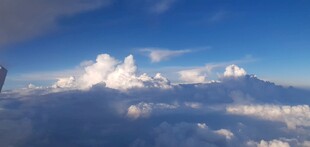 坐飞机 远眺 云海