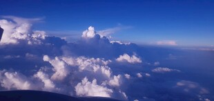 坐飞机 天空 白云 