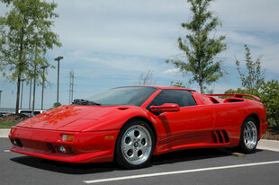 红色兰博基尼跑车