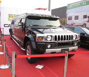 霸气黑色悍马于展览现场