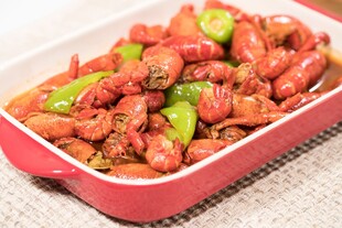 美味炒虾配青椒