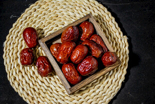 干红枣散落草垫木托盘