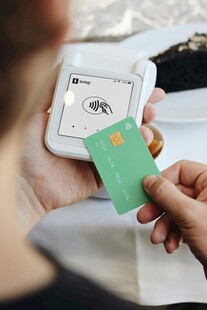 手持设备读取银行卡画面