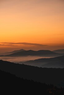 山间日出美景