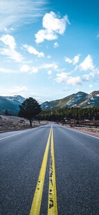 宽阔公路伸向远方