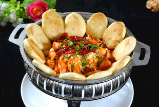 美味地锅鸡配金黄面饼