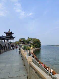 湖畔古亭美景