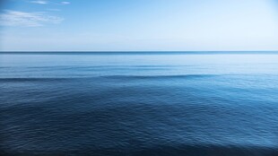 广阔蔚蓝大海风景
