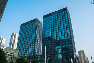 现代都市摩天办公大楼