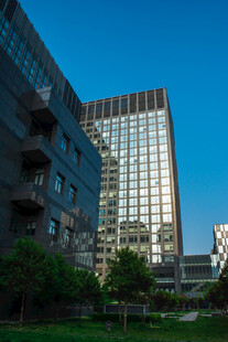 城市建筑景观傍晚风光