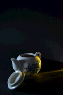 古朴茶壶特写