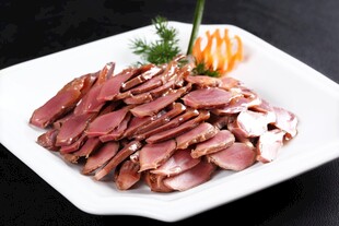 美味酱牛肉摆盘精致