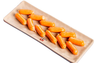 长盘上的美味火腿肠