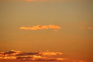 夕阳下的绚烂天空