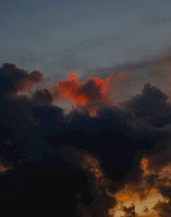 夕阳下的绚烂云层