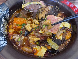 美味丰盛的特色火锅料理