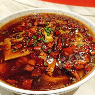 香辣诱人的美味毛血旺
