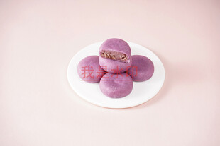 美味紫薯包摆放在盘中