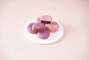 粉色系美味糕点摆拍