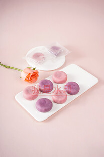 精致多彩糕点摆拍展示