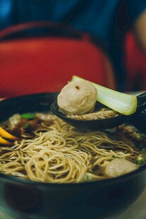 美味面条肉丸诱人画面