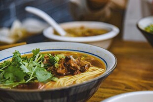 美味牛肉拉面诱人呈现