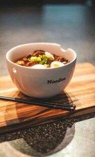 美味中式碗装菜肴