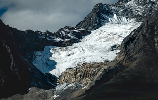 壮丽雪山景观