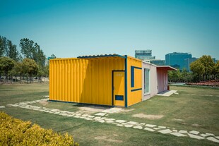 户外黄色集装箱建筑