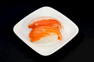 美味三文鱼寿司