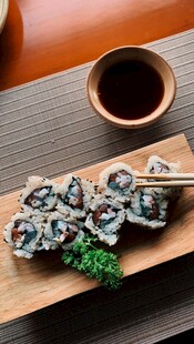 美味寿司配茶饮