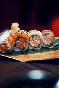 美味寿司拼盘诱人呈现