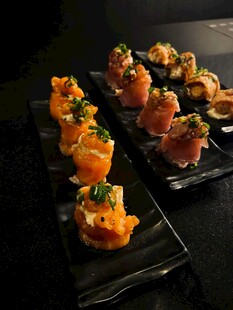 精致美味寿司拼盘展示