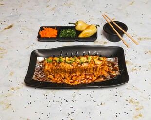 美味日式炒面与配菜